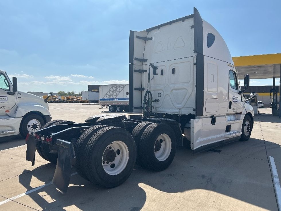 Sleeper Tractor-Heavy Duty Tractors-Freightliner-2022-T12664ST-Fort Worth-TX-646,324\n\t\tmiles-$ 60,250 - Image 7