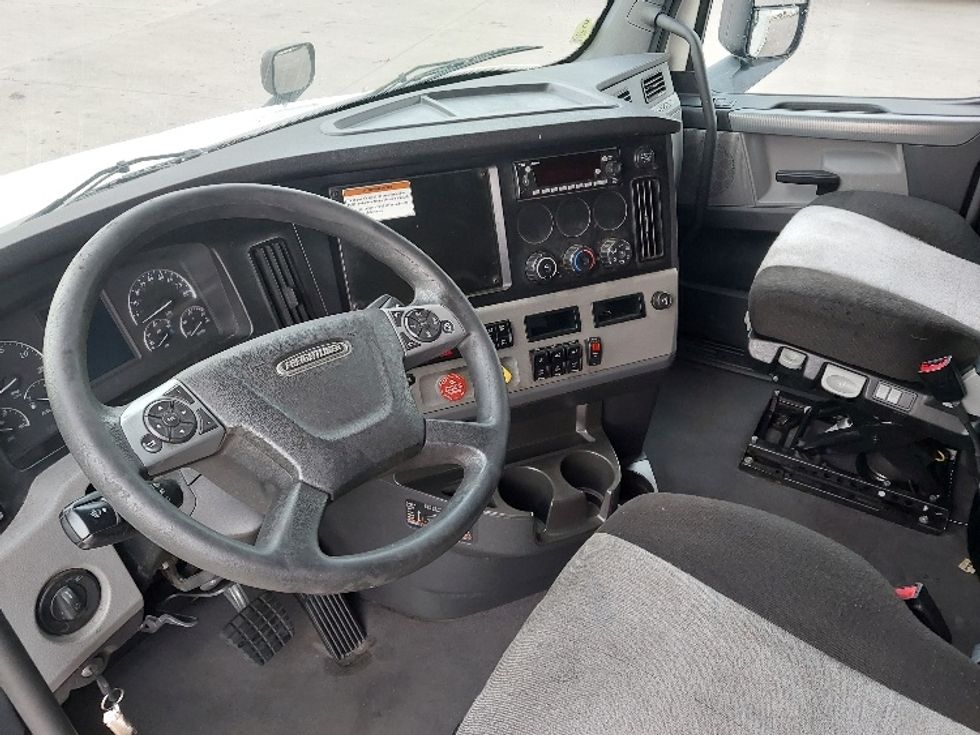 Sleeper Tractor-Heavy Duty Tractors-Freightliner-2022-T12664ST-Fort Worth-TX-665,905\n\t\tmiles-$ 62,500 - Image 10