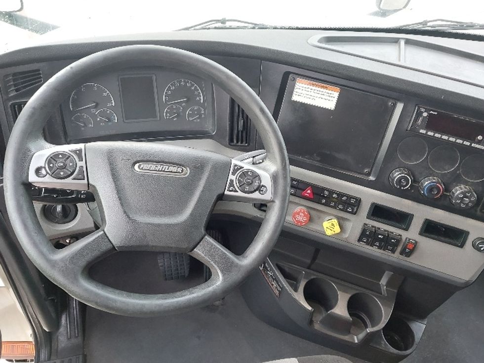 Sleeper Tractor-Heavy Duty Tractors-Freightliner-2022-T12664ST-Fort Worth-TX-665,905\n\t\tmiles-$ 62,500 - Image 11