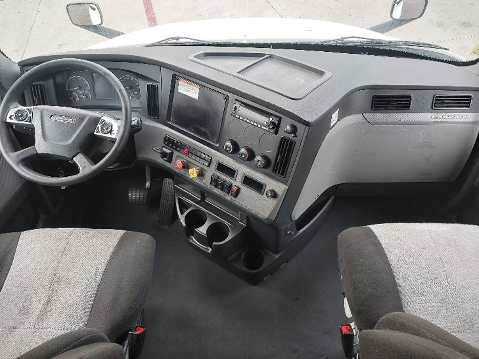 Sleeper Tractor-Heavy Duty Tractors-Freightliner-2022-T12664ST-Fort Worth-TX-665,905\n\t\tmiles-$ 62,500 - Image 12