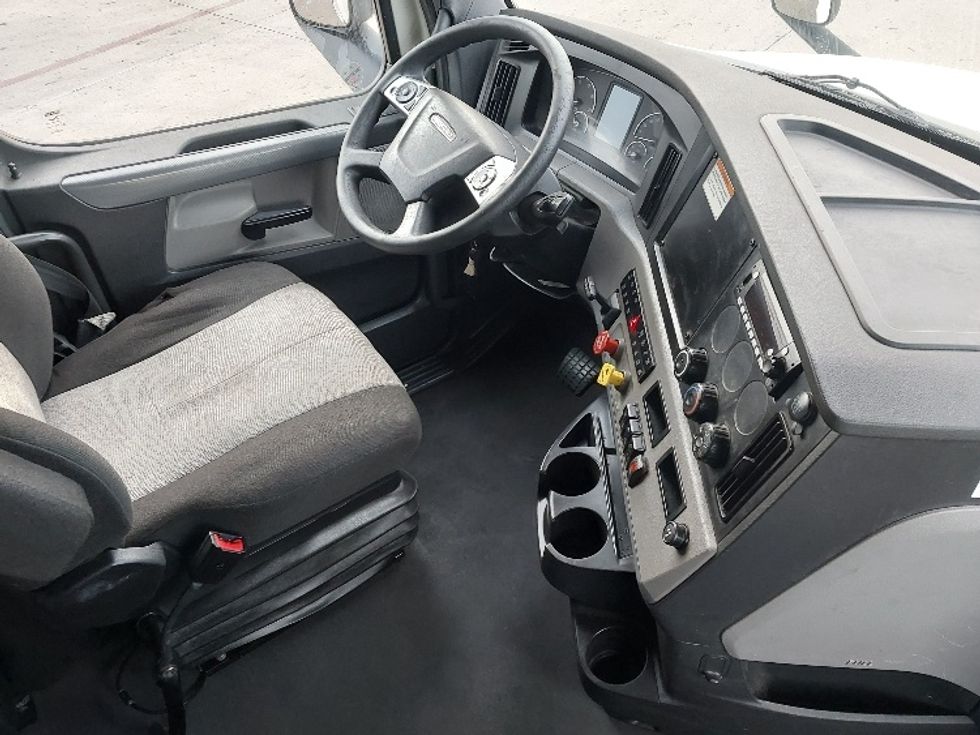 Sleeper Tractor-Heavy Duty Tractors-Freightliner-2022-T12664ST-Fort Worth-TX-665,905\n\t\tmiles-$ 62,500 - Image 15