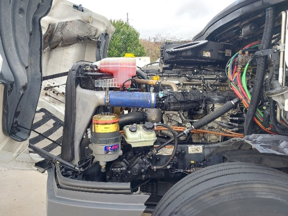 Sleeper Tractor-Heavy Duty Tractors-Freightliner-2022-T12664ST-Fort Worth-TX-665,905\n\t\tmiles-$ 62,500 - Image 21