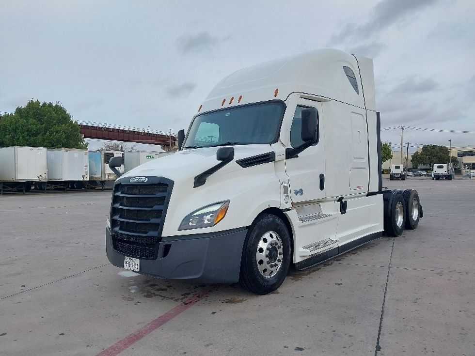 Sleeper Tractor-Heavy Duty Tractors-Freightliner-2022-T12664ST-Fort Worth-TX-665,905\n\t\tmiles-$ 62,500 - Image 3