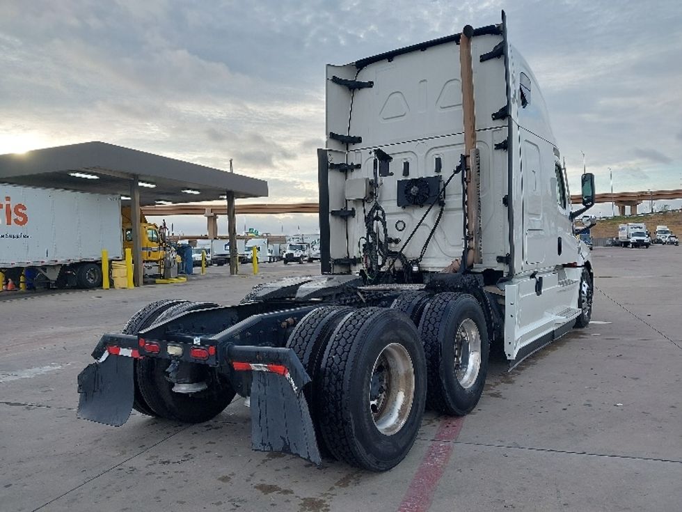 Sleeper Tractor-Heavy Duty Tractors-Freightliner-2022-T12664ST-Fort Worth-TX-665,905\n\t\tmiles-$ 62,500 - Image 7
