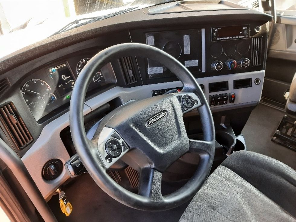 Sleeper Tractor-Heavy Duty Tractors-Freightliner-2022-T12664ST-Fort Worth-TX-672,526\n\t\tmiles-$ 59,250 - Image 10
