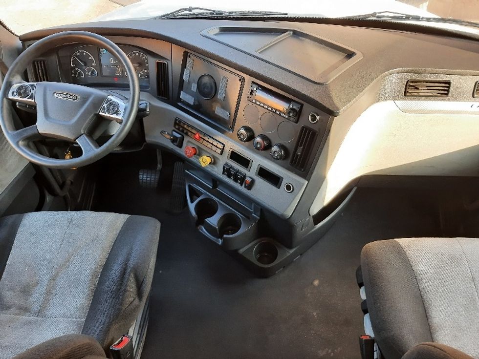 Sleeper Tractor-Heavy Duty Tractors-Freightliner-2022-T12664ST-Fort Worth-TX-672,526\n\t\tmiles-$ 59,250 - Image 12