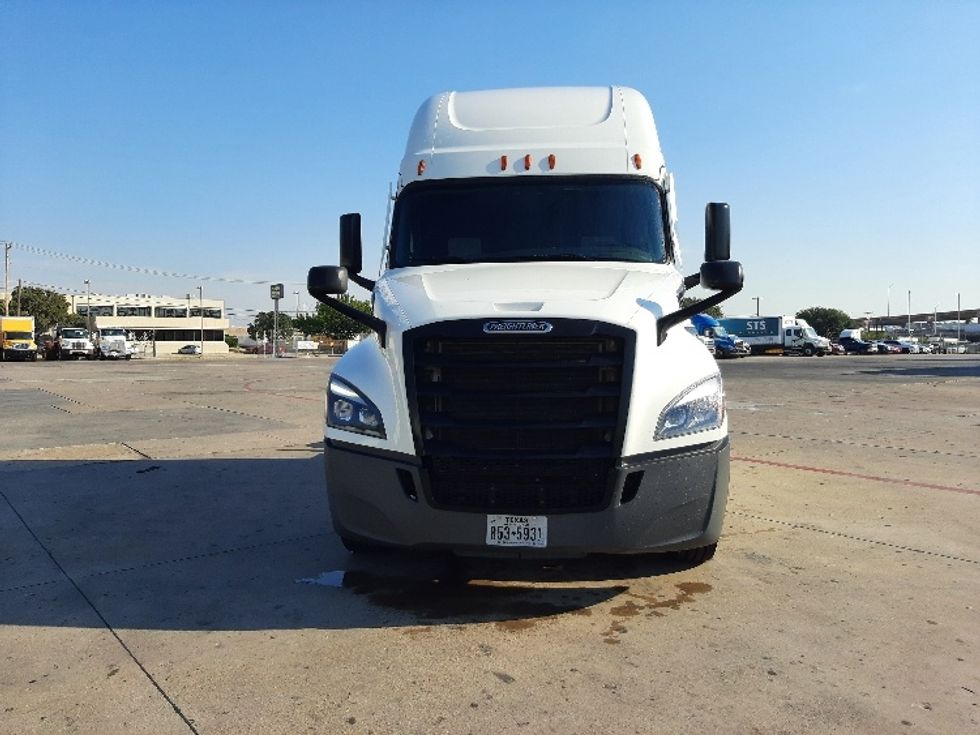 Sleeper Tractor-Heavy Duty Tractors-Freightliner-2022-T12664ST-Fort Worth-TX-672,526\n\t\tmiles-$ 59,250 - Image 2