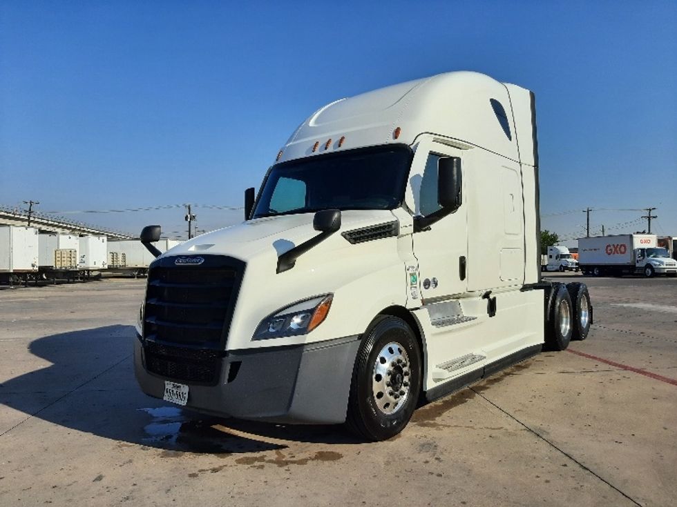 Sleeper Tractor-Heavy Duty Tractors-Freightliner-2022-T12664ST-Fort Worth-TX-672,526\n\t\tmiles-$ 59,250 - Image 3