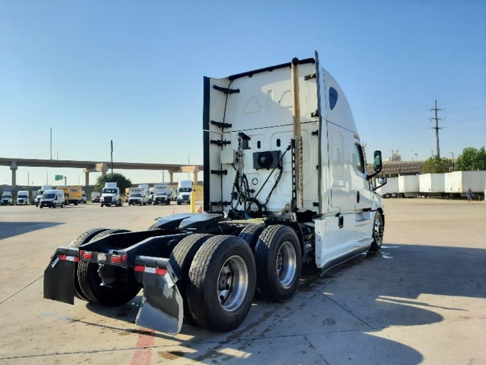 Sleeper Tractor-Heavy Duty Tractors-Freightliner-2022-T12664ST-Fort Worth-TX-672,526\n\t\tmiles-$ 59,250 - Image 7