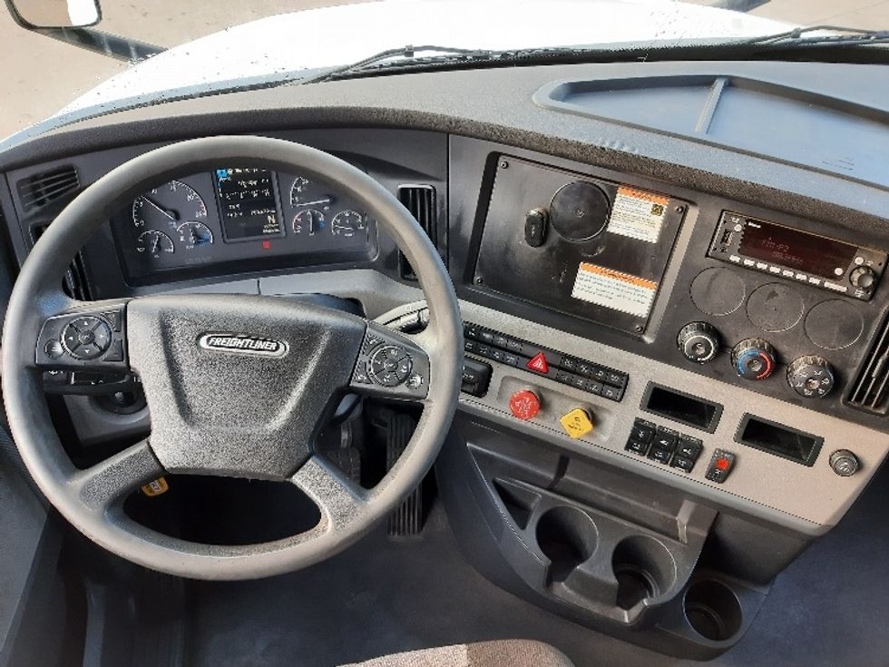 Sleeper Tractor-Heavy Duty Tractors-Freightliner-2022-T12664ST-Fort Worth-TX-708,680\n\t\tmiles-$ 57,750 - Image 10