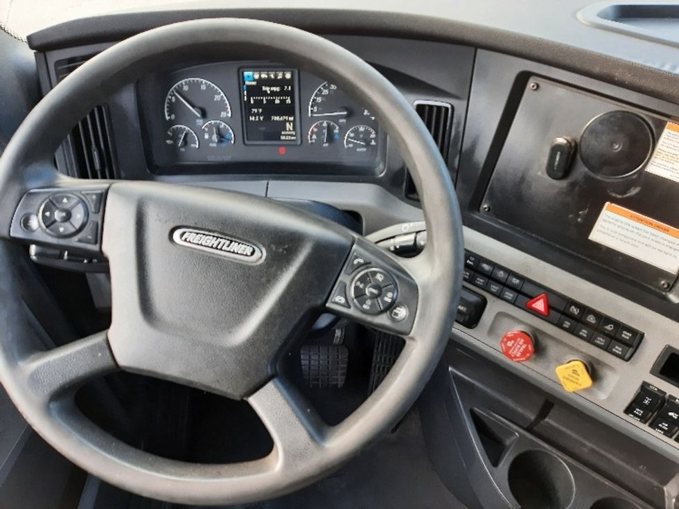 Sleeper Tractor-Heavy Duty Tractors-Freightliner-2022-T12664ST-Fort Worth-TX-708,680\n\t\tmiles-$ 57,750 - Image 11