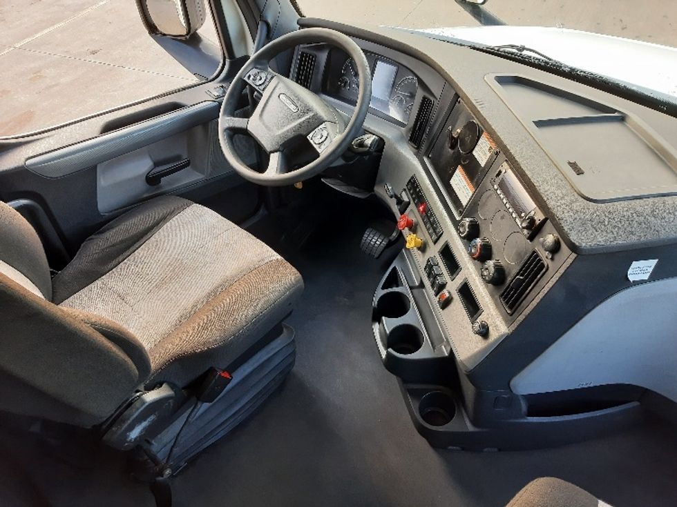 Sleeper Tractor-Heavy Duty Tractors-Freightliner-2022-T12664ST-Fort Worth-TX-708,680\n\t\tmiles-$ 57,750 - Image 15