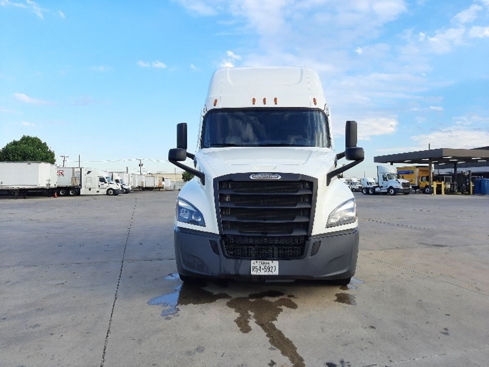 Sleeper Tractor-Heavy Duty Tractors-Freightliner-2022-T12664ST-Fort Worth-TX-708,680\n\t\tmiles-$ 57,750 - Image 2