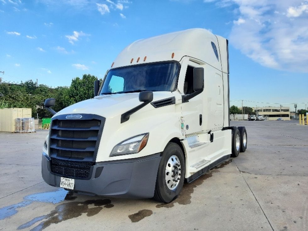 Sleeper Tractor-Heavy Duty Tractors-Freightliner-2022-T12664ST-Fort Worth-TX-708,680\n\t\tmiles-$ 57,750 - Image 3