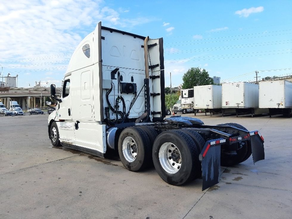 Sleeper Tractor-Heavy Duty Tractors-Freightliner-2022-T12664ST-Fort Worth-TX-708,680\n\t\tmiles-$ 57,750 - Image 5