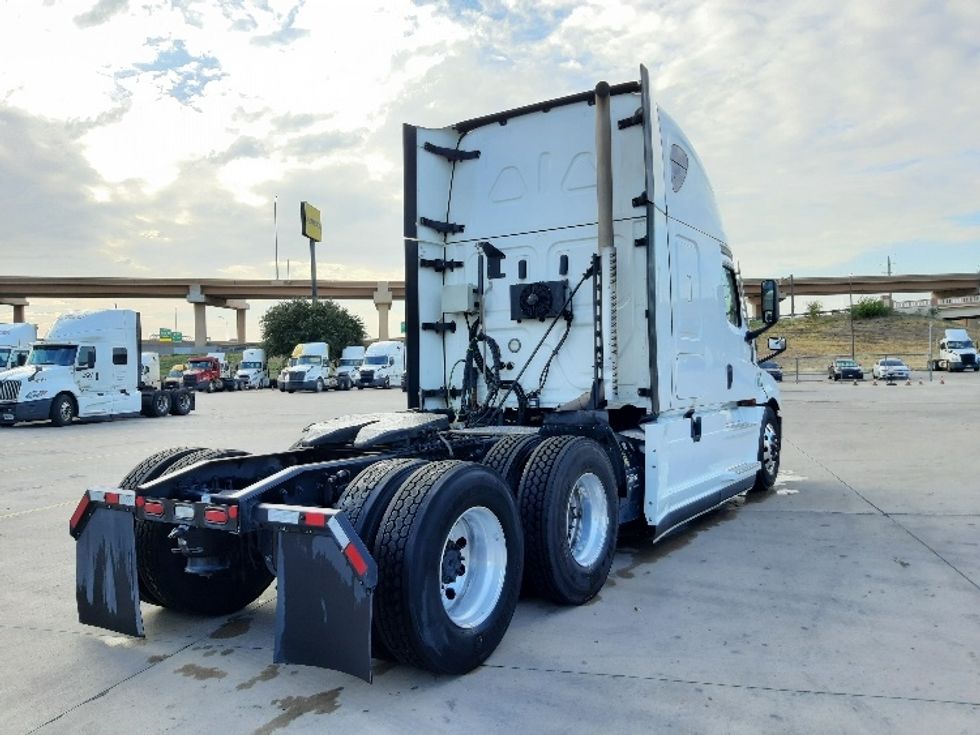 Sleeper Tractor-Heavy Duty Tractors-Freightliner-2022-T12664ST-Fort Worth-TX-708,680\n\t\tmiles-$ 57,750 - Image 7