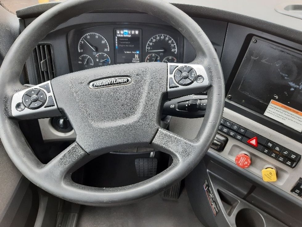 Sleeper Tractor-Heavy Duty Tractors-Freightliner-2022-T12664ST-Fort Worth-TX-716,107\n\t\tmiles-$ 54,750 - Image 11