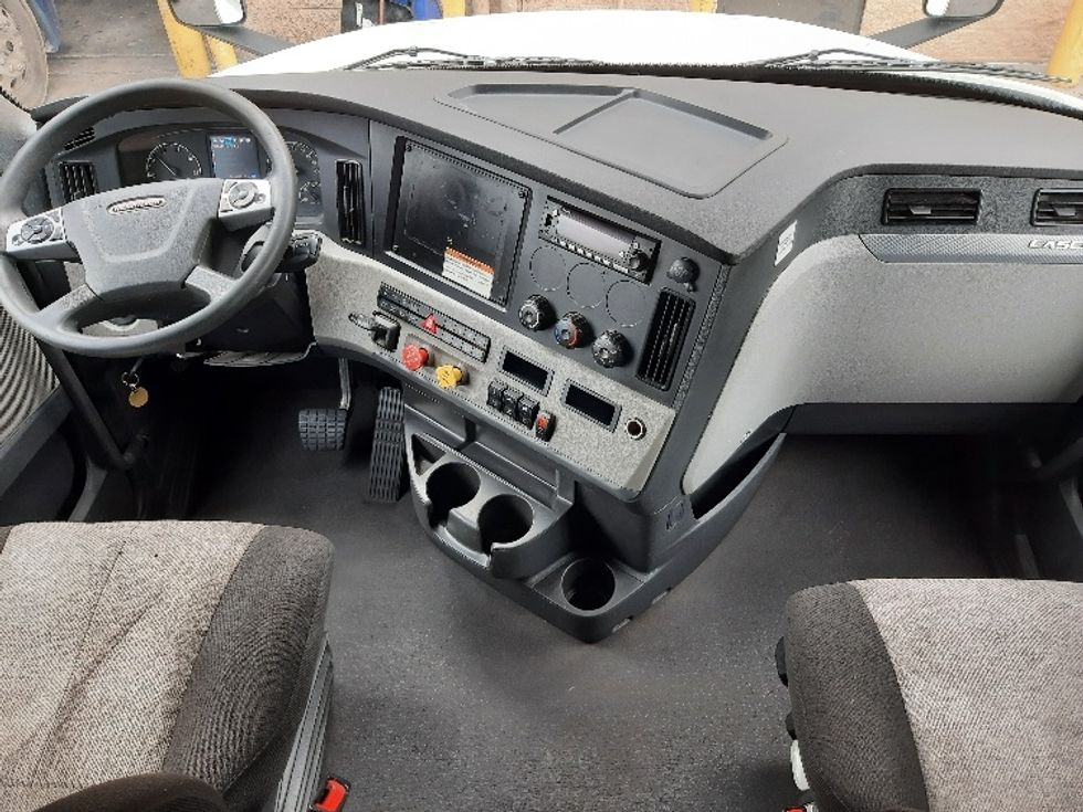 Sleeper Tractor-Heavy Duty Tractors-Freightliner-2022-T12664ST-Fort Worth-TX-716,107\n\t\tmiles-$ 54,750 - Image 12