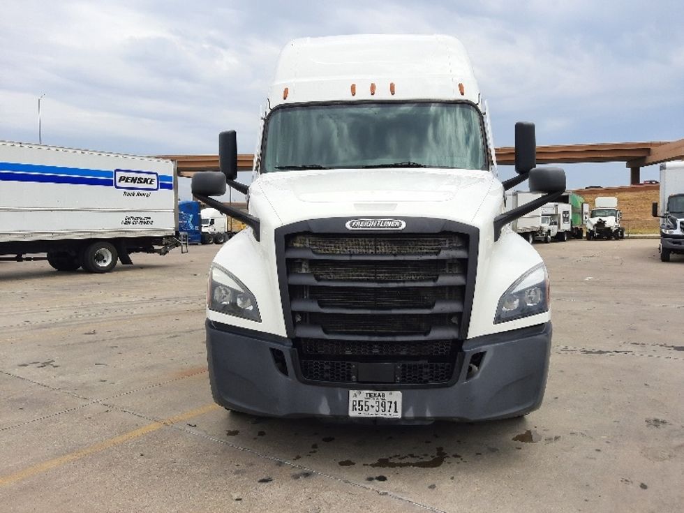 Sleeper Tractor-Heavy Duty Tractors-Freightliner-2022-T12664ST-Fort Worth-TX-716,107\n\t\tmiles-$ 54,750 - Image 2