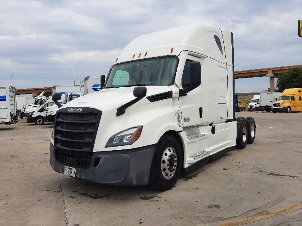 Sleeper Tractor-Heavy Duty Tractors-Freightliner-2022-T12664ST-Fort Worth-TX-716,107\n\t\tmiles-$ 54,750 - Image 3