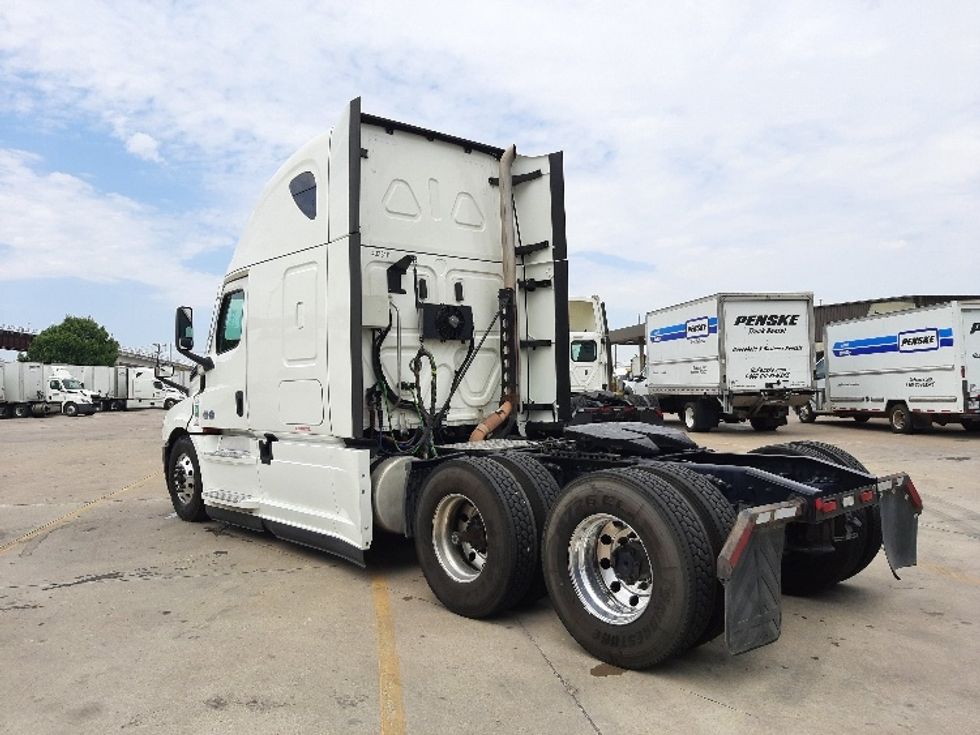 Sleeper Tractor-Heavy Duty Tractors-Freightliner-2022-T12664ST-Fort Worth-TX-716,107\n\t\tmiles-$ 54,750 - Image 5