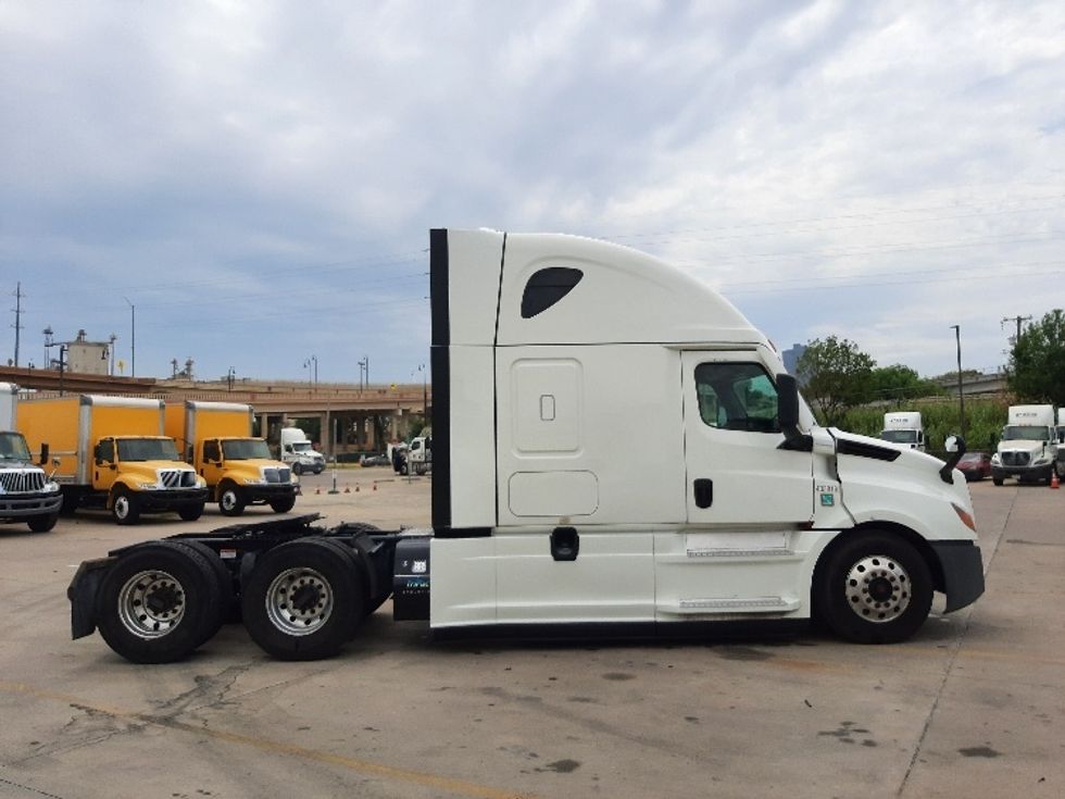 Sleeper Tractor-Heavy Duty Tractors-Freightliner-2022-T12664ST-Fort Worth-TX-716,107\n\t\tmiles-$ 54,750 - Image 8