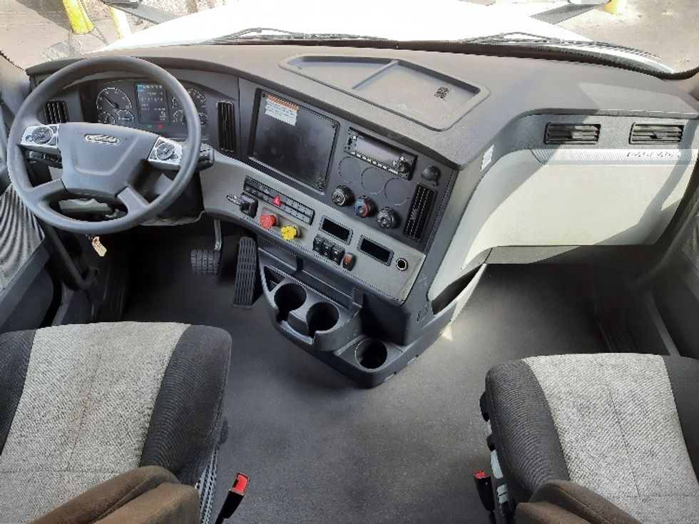 Sleeper Tractor-Heavy Duty Tractors-Freightliner-2022-T12664ST-Fort Worth-TX-735,368\n\t\tmiles-$ 52,750 - Image 12