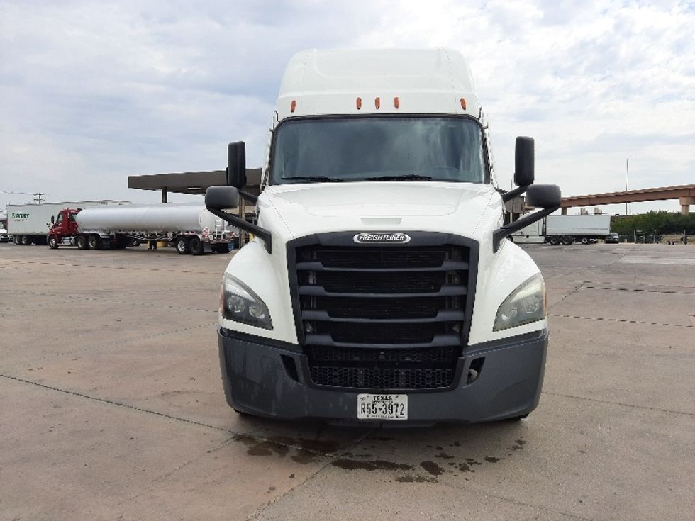 Sleeper Tractor-Heavy Duty Tractors-Freightliner-2022-T12664ST-Fort Worth-TX-735,368\n\t\tmiles-$ 52,750 - Image 2