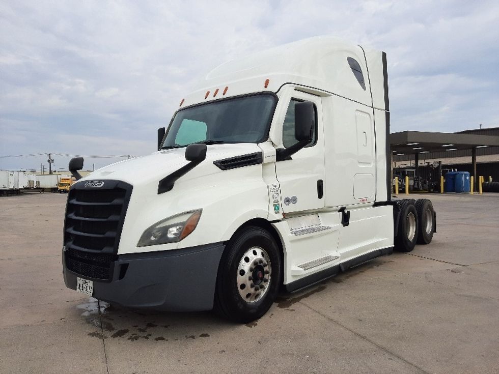 Sleeper Tractor-Heavy Duty Tractors-Freightliner-2022-T12664ST-Fort Worth-TX-735,368\n\t\tmiles-$ 52,750 - Image 3