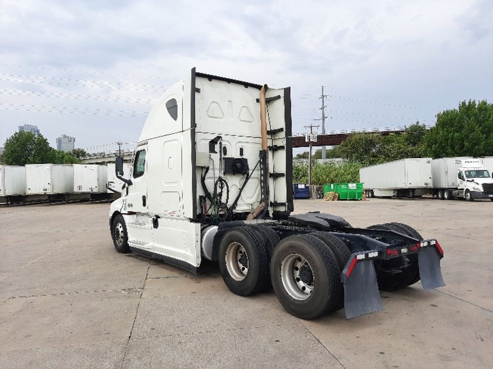 Sleeper Tractor-Heavy Duty Tractors-Freightliner-2022-T12664ST-Fort Worth-TX-735,368\n\t\tmiles-$ 52,750 - Image 5