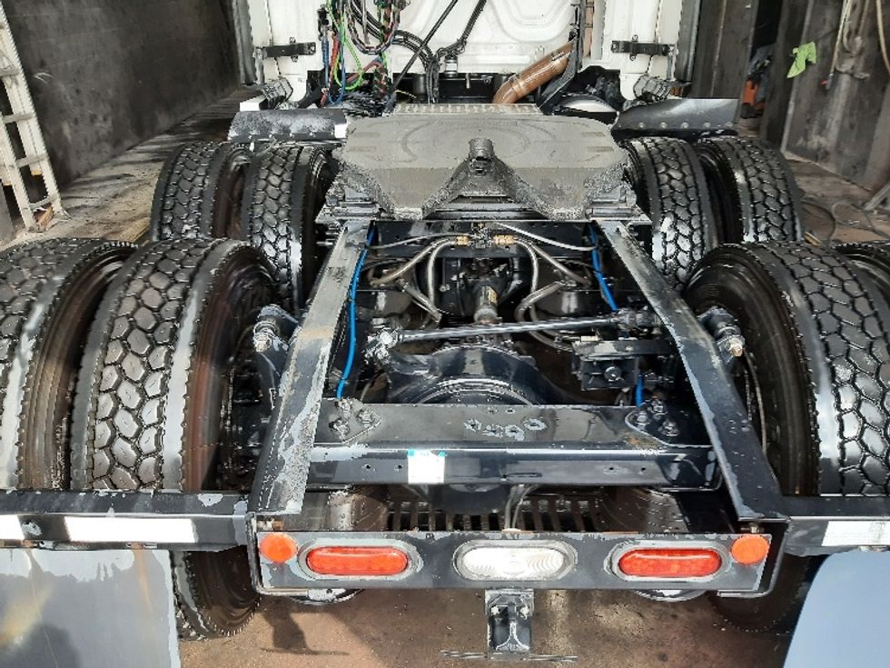 Sleeper Tractor-Heavy Duty Tractors-Freightliner-2022-T12664ST-Fort Worth-TX-735,368\n\t\tmiles-$ 52,750 - Image 6