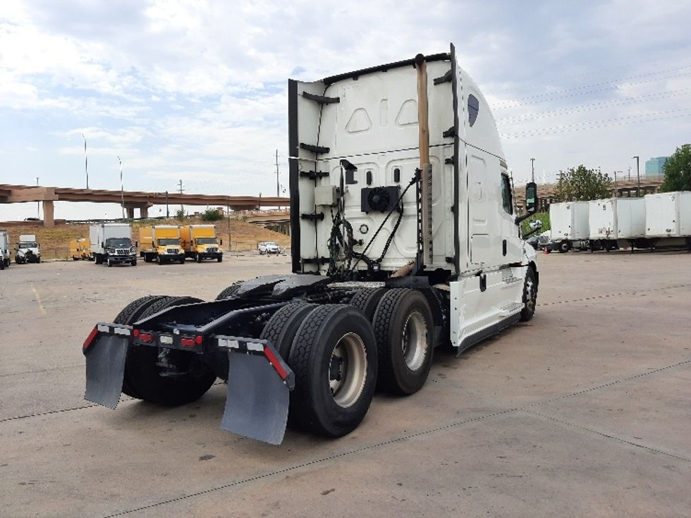 Sleeper Tractor-Heavy Duty Tractors-Freightliner-2022-T12664ST-Fort Worth-TX-735,368\n\t\tmiles-$ 52,750 - Image 7