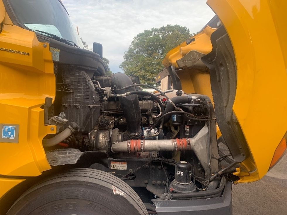 Sleeper Tractor-Heavy Duty Tractors-Freightliner-2022-T12664ST-Franklin-MA-431,013\n\t\tmiles-$ 71,000 - Image 20