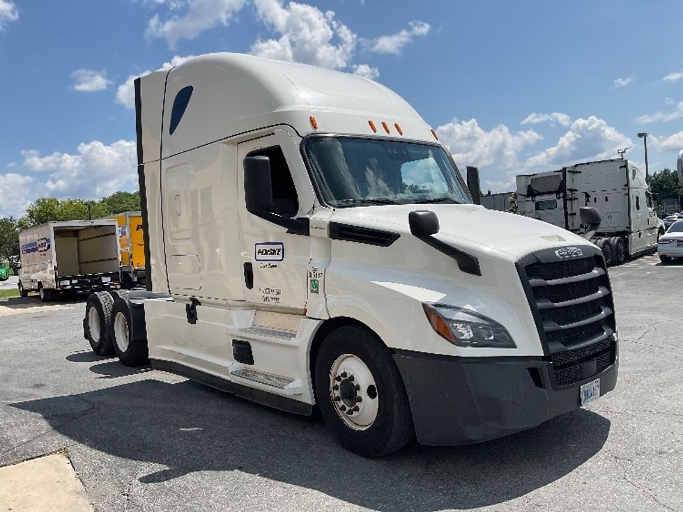 Sleeper Tractor-Heavy Duty Tractors-Freightliner-2022-T12664ST-Frederick-MD-453,713\n\t\tmiles-$ 78,500 - Image 1