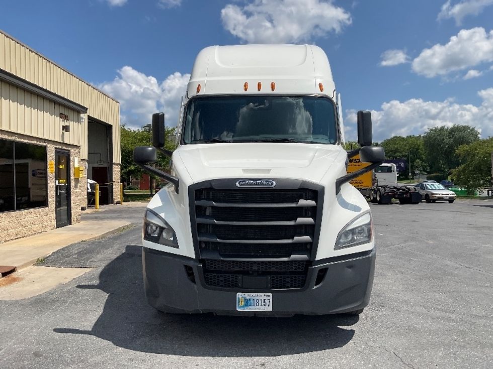 Sleeper Tractor-Heavy Duty Tractors-Freightliner-2022-T12664ST-Frederick-MD-453,713\n\t\tmiles-$ 78,500 - Image 2
