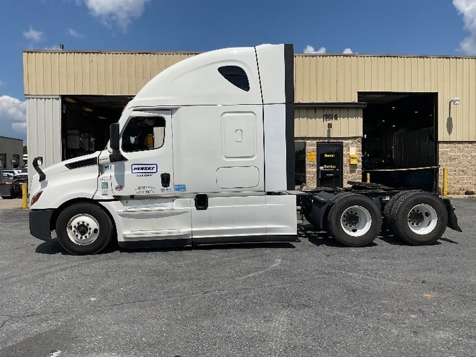 Sleeper Tractor-Heavy Duty Tractors-Freightliner-2022-T12664ST-Frederick-MD-453,713\n\t\tmiles-$ 78,500 - Image 4