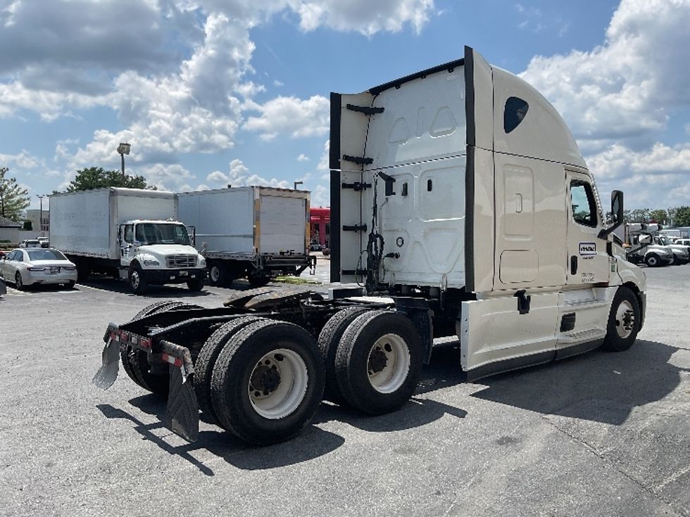 Sleeper Tractor-Heavy Duty Tractors-Freightliner-2022-T12664ST-Frederick-MD-453,713\n\t\tmiles-$ 78,500 - Image 7