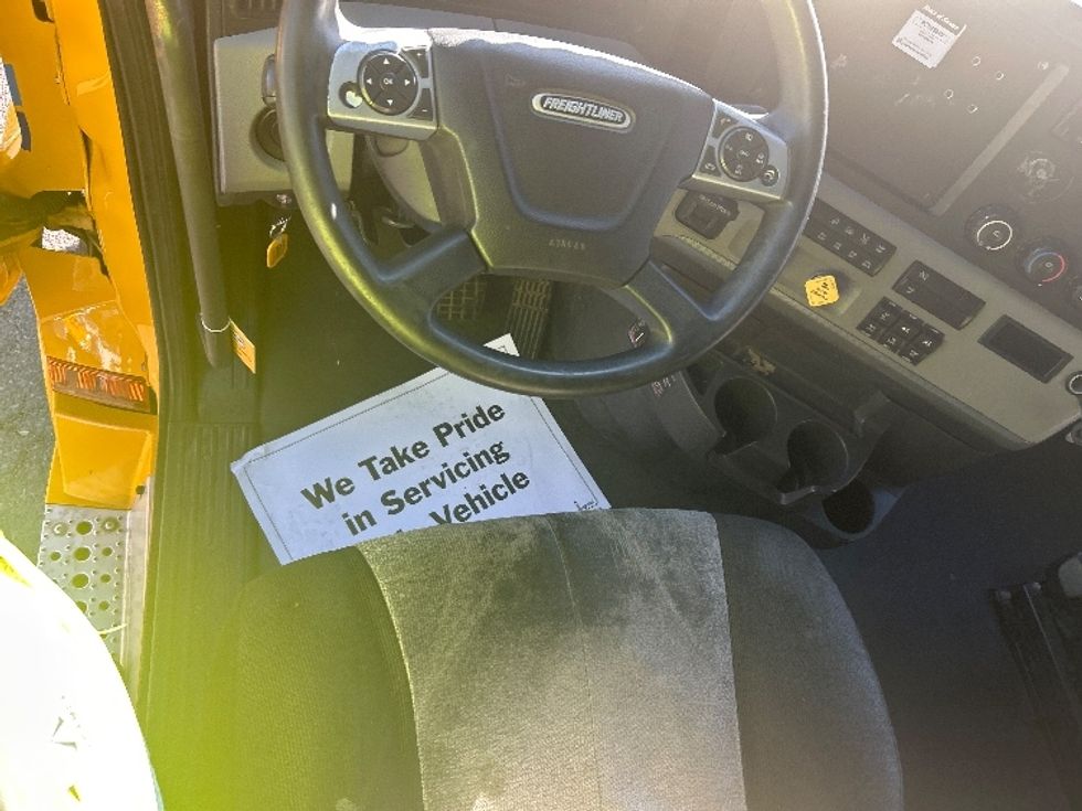 Sleeper Tractor-Heavy Duty Tractors-Freightliner-2022-T12664ST-Fredericksburg-VA-578,834\n\t\tmiles-$ 54,750 - Image 10