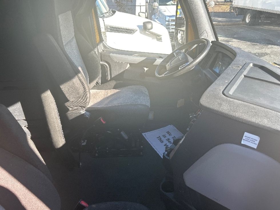 Sleeper Tractor-Heavy Duty Tractors-Freightliner-2022-T12664ST-Fredericksburg-VA-578,834\n\t\tmiles-$ 54,750 - Image 15