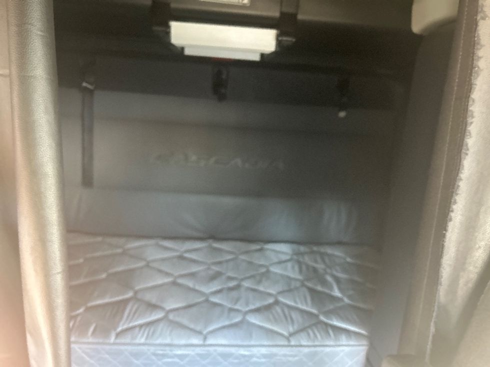 Sleeper Tractor-Heavy Duty Tractors-Freightliner-2022-T12664ST-Fredericksburg-VA-578,834\n\t\tmiles-$ 54,750 - Image 17