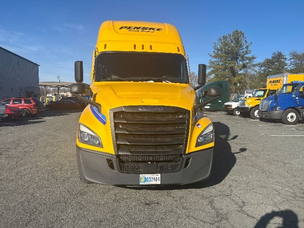 Sleeper Tractor-Heavy Duty Tractors-Freightliner-2022-T12664ST-Fredericksburg-VA-578,834\n\t\tmiles-$ 54,750 - Image 2