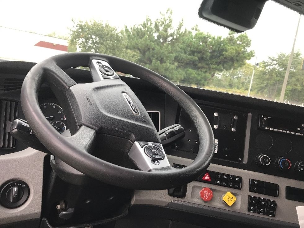 Sleeper Tractor-Heavy Duty Tractors-Freightliner-2022-T12664ST-Fredericksburg-VA-588,678\n\t\tmiles-$ 60,250 - Image 11