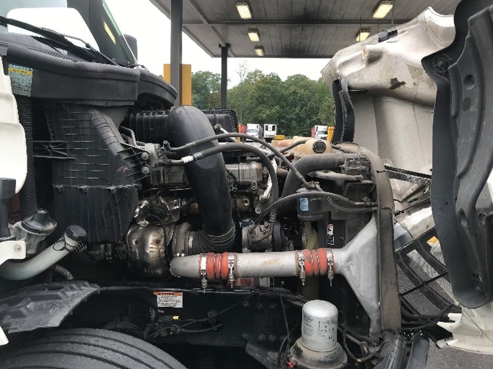 Sleeper Tractor-Heavy Duty Tractors-Freightliner-2022-T12664ST-Fredericksburg-VA-588,678\n\t\tmiles-$ 60,250 - Image 20