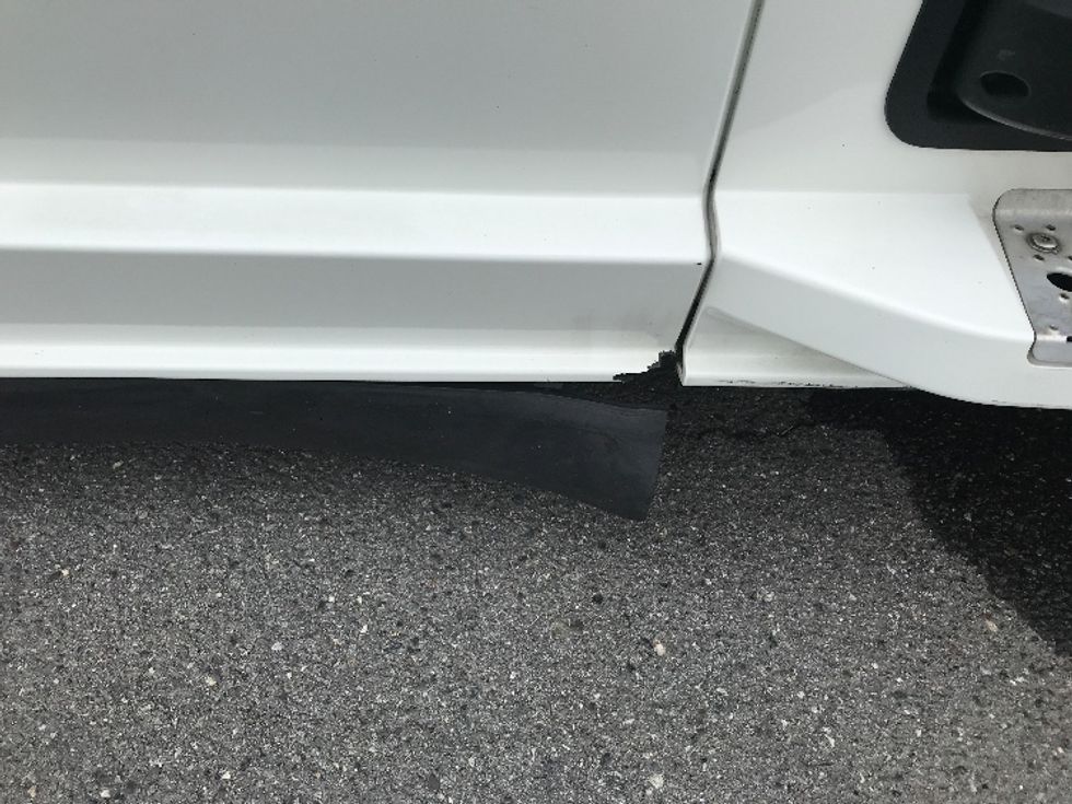 Sleeper Tractor-Heavy Duty Tractors-Freightliner-2022-T12664ST-Fredericksburg-VA-588,678\n\t\tmiles-$ 60,250 - Image 22