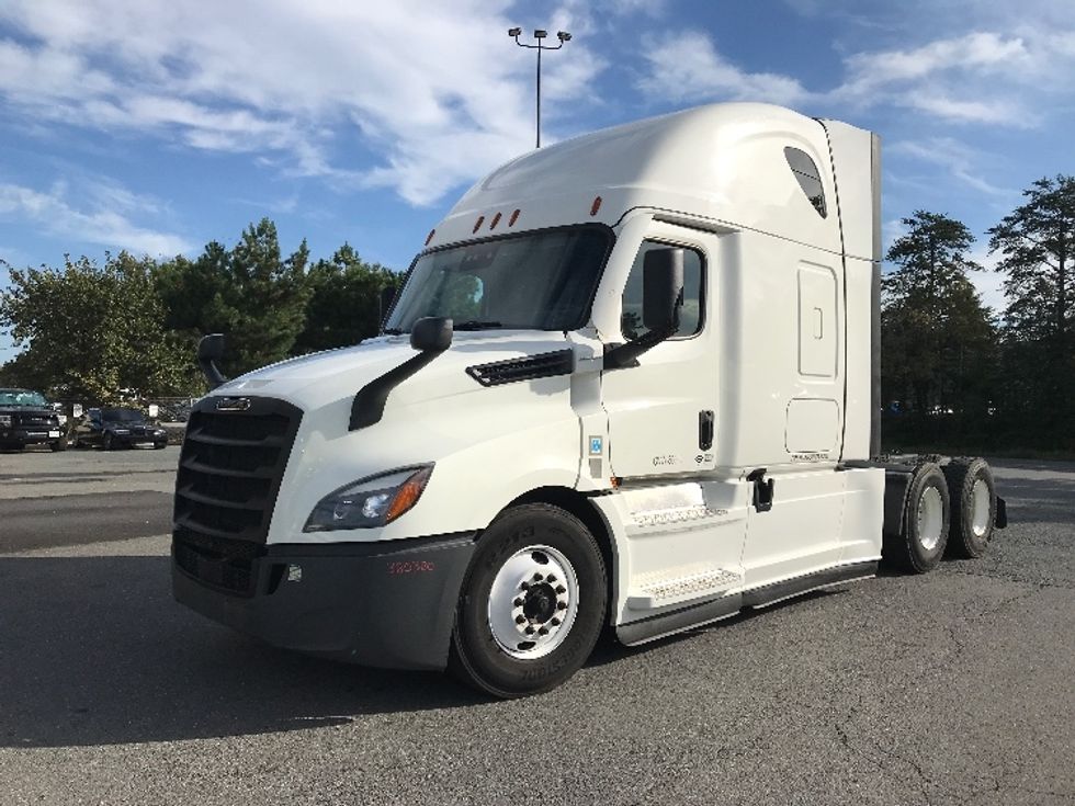 2022 Freightliner Cascadia 126" Sleeper Cab photo 3