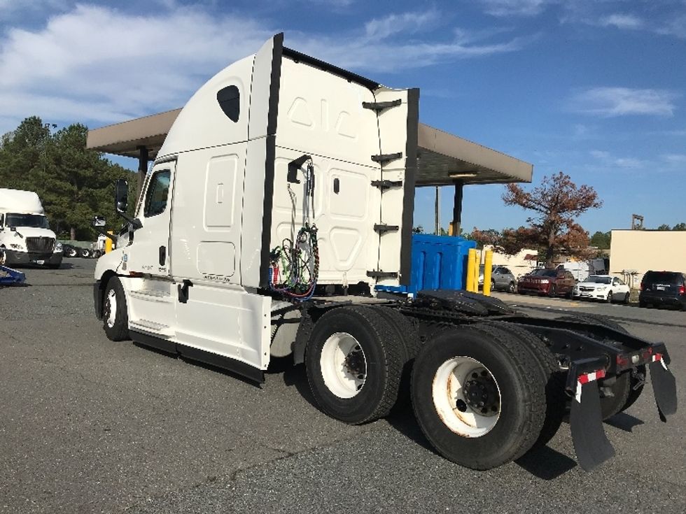 Sleeper Tractor-Heavy Duty Tractors-Freightliner-2022-T12664ST-Fredericksburg-VA-588,678\n\t\tmiles-$ 60,250 - Image 5