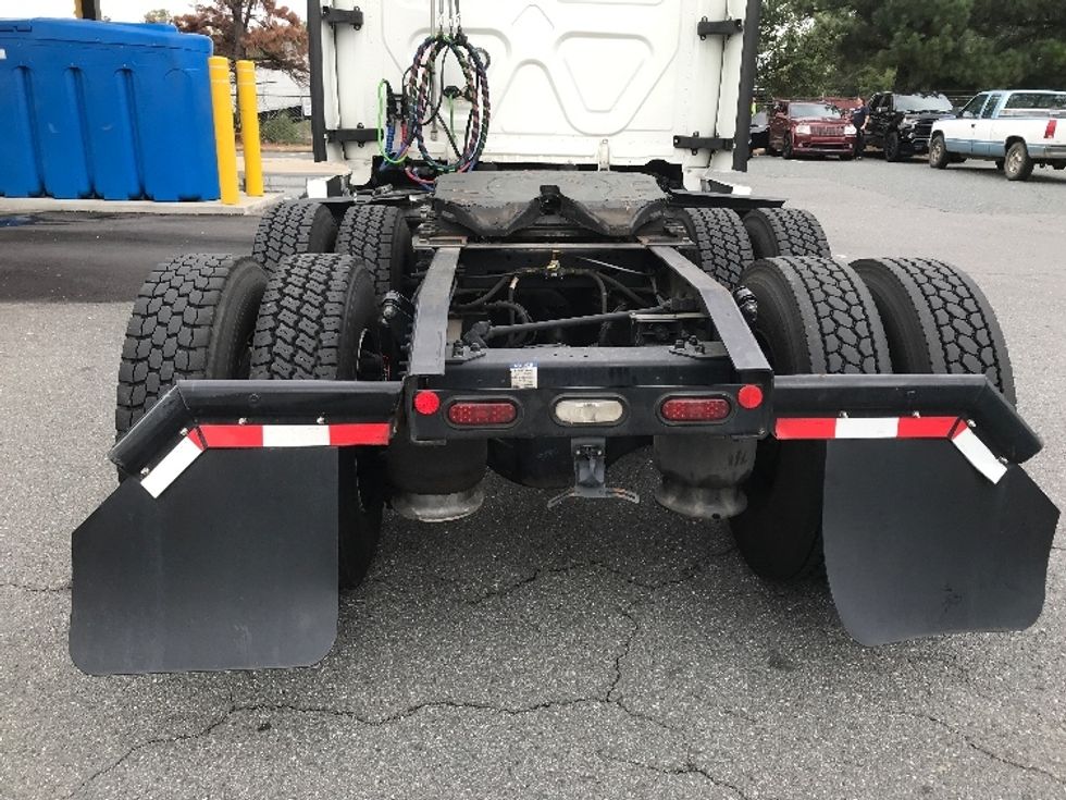 Sleeper Tractor-Heavy Duty Tractors-Freightliner-2022-T12664ST-Fredericksburg-VA-588,678\n\t\tmiles-$ 60,250 - Image 6