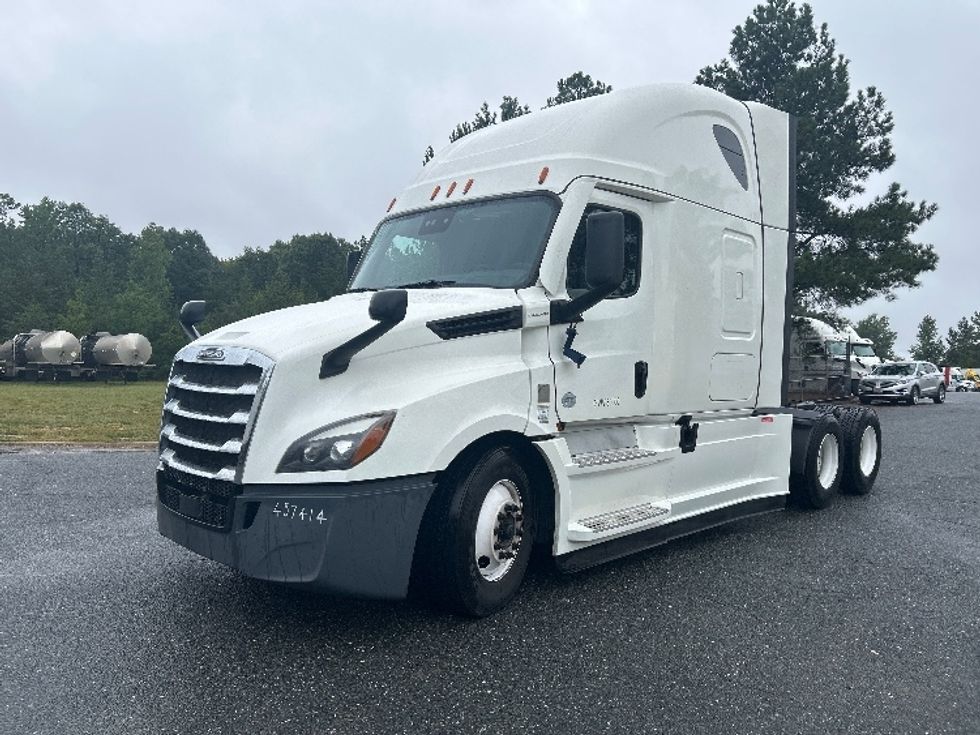 Sleeper Tractor-Heavy Duty Tractors-Freightliner-2022-T12664ST-Fredericksburg-VA-620,785\n\t\tmiles-$ 64,750 - Image 3