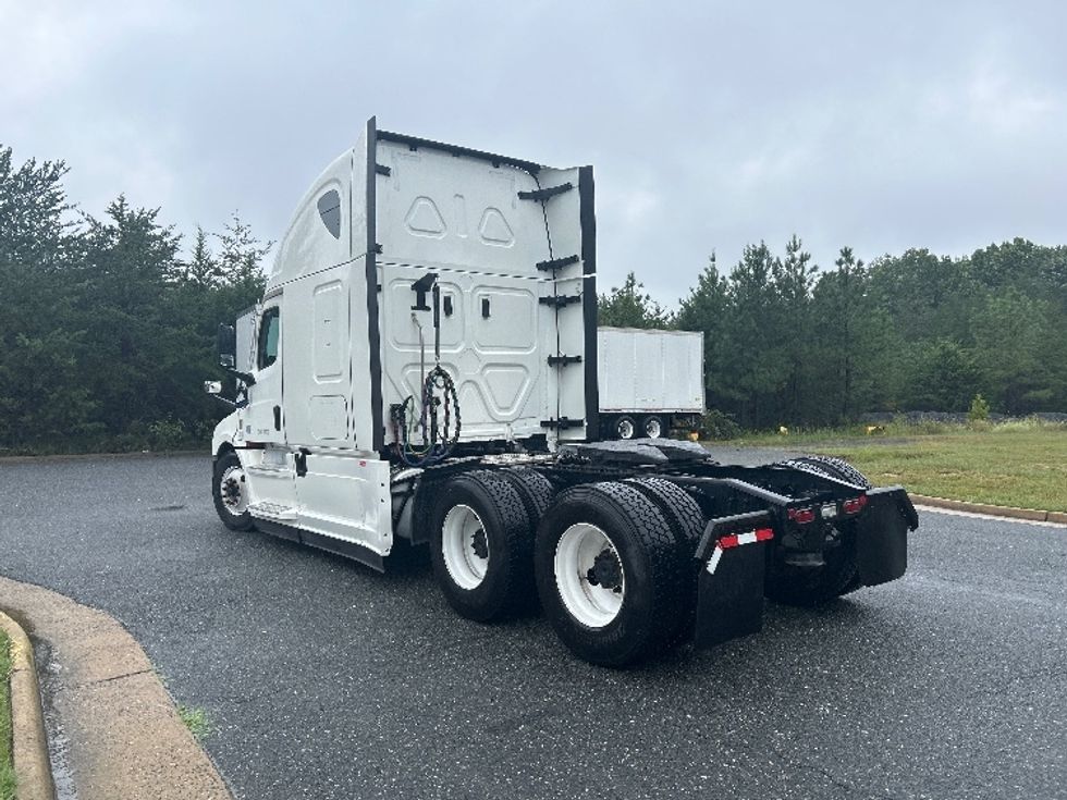 Sleeper Tractor-Heavy Duty Tractors-Freightliner-2022-T12664ST-Fredericksburg-VA-620,785\n\t\tmiles-$ 64,750 - Image 5