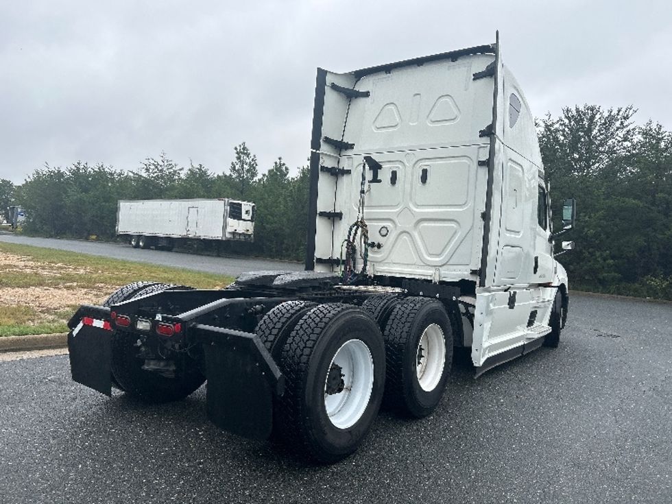 Sleeper Tractor-Heavy Duty Tractors-Freightliner-2022-T12664ST-Fredericksburg-VA-620,785\n\t\tmiles-$ 64,750 - Image 7